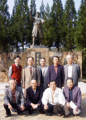 �����̗��E�������̑O��