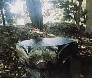 ���s������n�̘@�ؐ΁E�����đ����̂Ƃ��g���Ă���