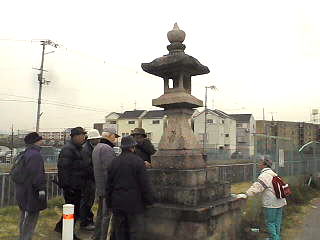 �R�苴�̖k�ɂ��閭���̑哔�U