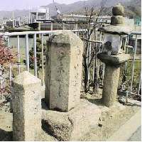 �i�q�w���s�s���̓��؂�n��ƁA���s�̋����̓����ɓ��W�Ƃ��Ă͒������Z�p�`�̂��̂��A��铔�ƂƂ��ɕۑ�����Ă���